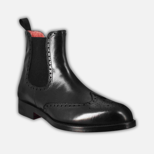 Chelsea boot with brogue details for men in black leather with elastic