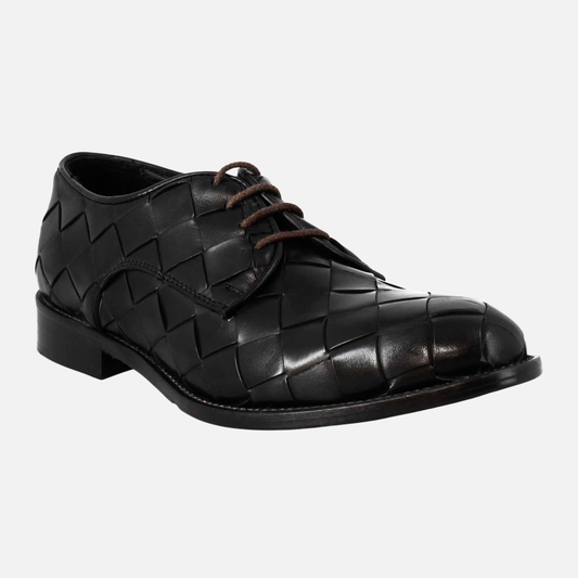 Elegant vintage black derby for men in woven leather