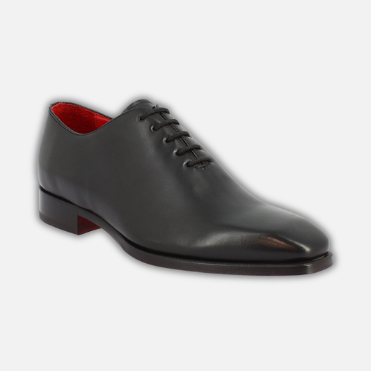 Handmade men's lace-up shoes in black leather with laces